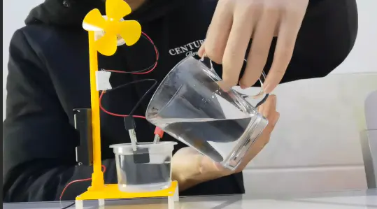 【云上课堂·第七季第十二期】盐水发电风扇小实验-资源之家 【云上课堂·第七季第十二期】盐水发电风扇小实验-资源之家