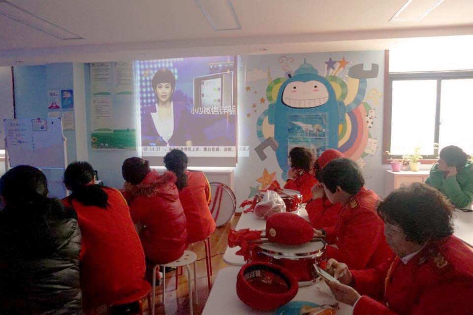 保和街道团结社区开展妇女技能培训之微信达人活动