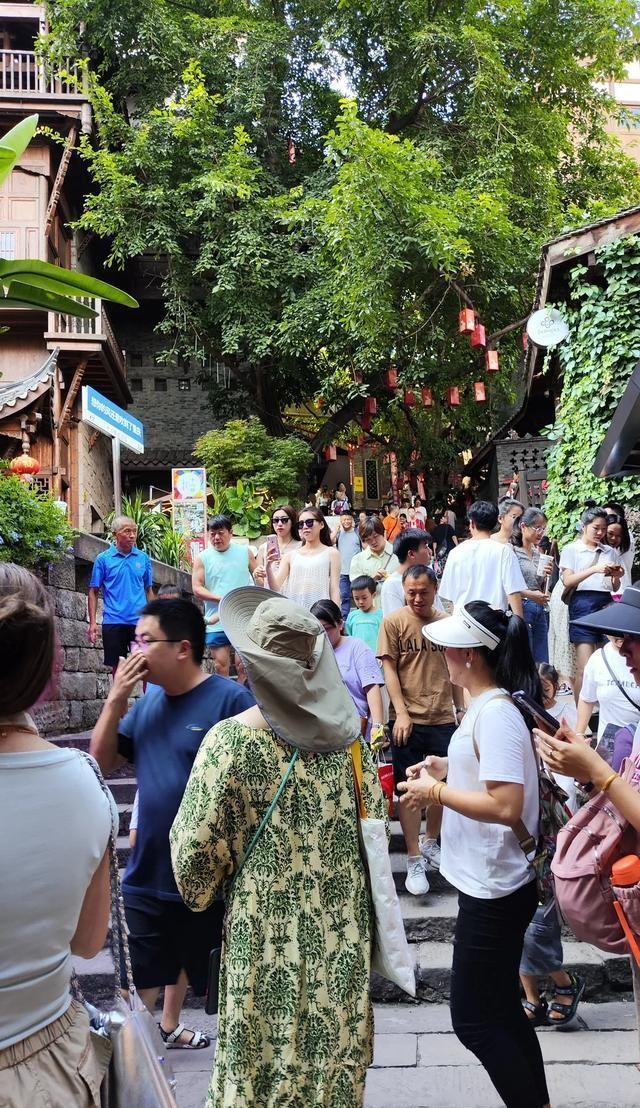 赚大钱非常简单，去网络上低成本内容创业